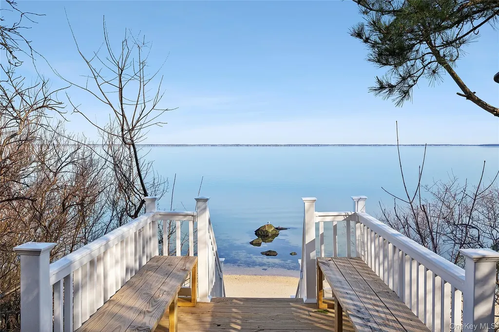 67 North Road Hampton Bays NY 11946