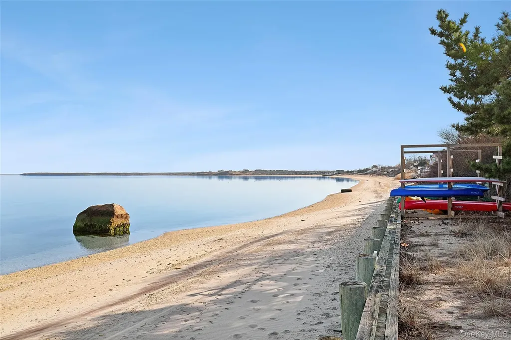 67 North Road Hampton Bays NY 11946