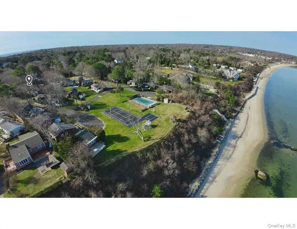 67 North Road Hampton Bays NY 11946