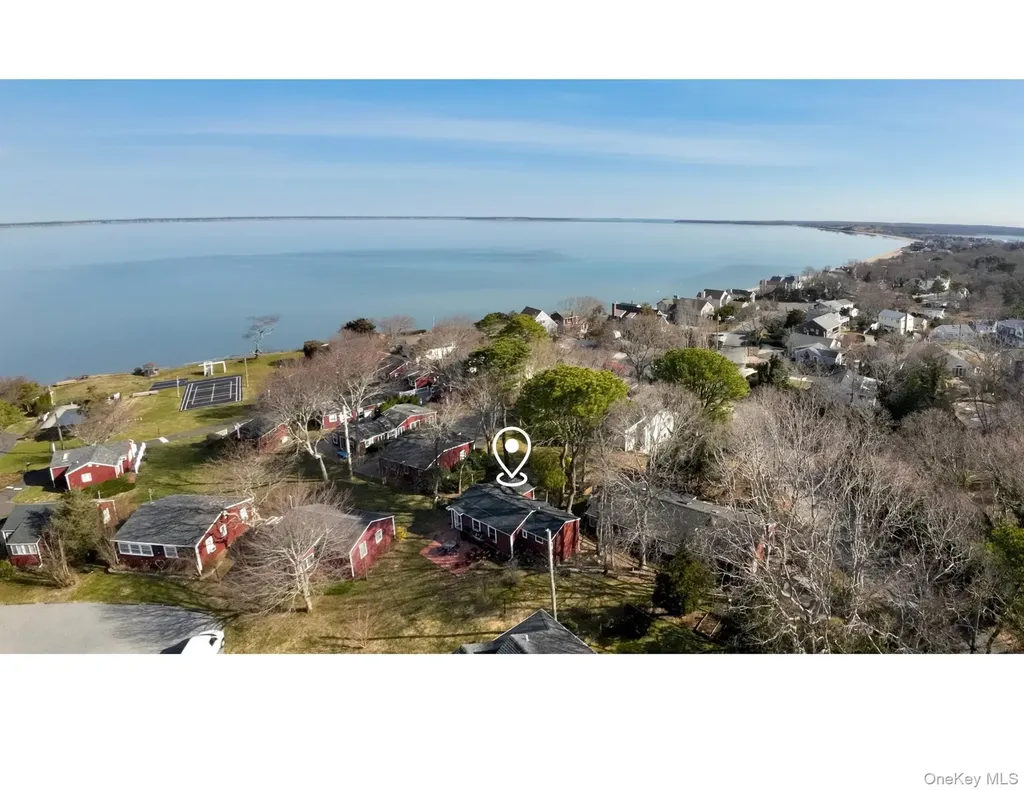 67 North Road Hampton Bays NY 11946