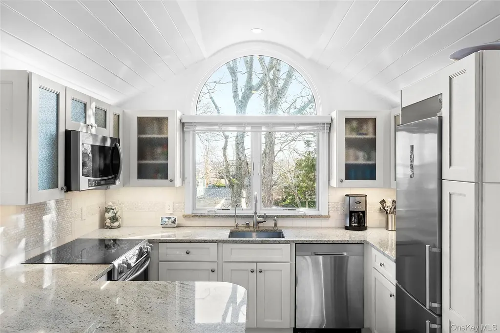 67 North Road Hampton Bays NY 11946