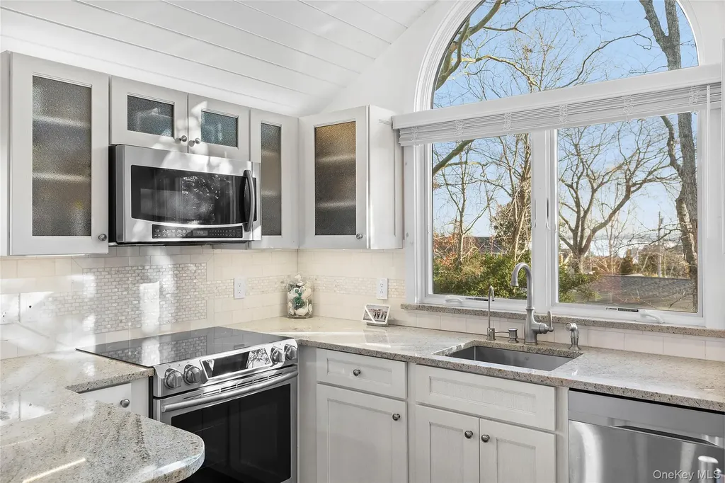 67 North Road Hampton Bays NY 11946