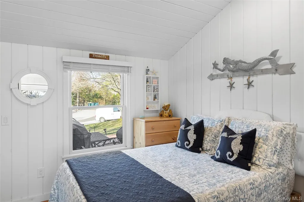 67 North Road Hampton Bays NY 11946