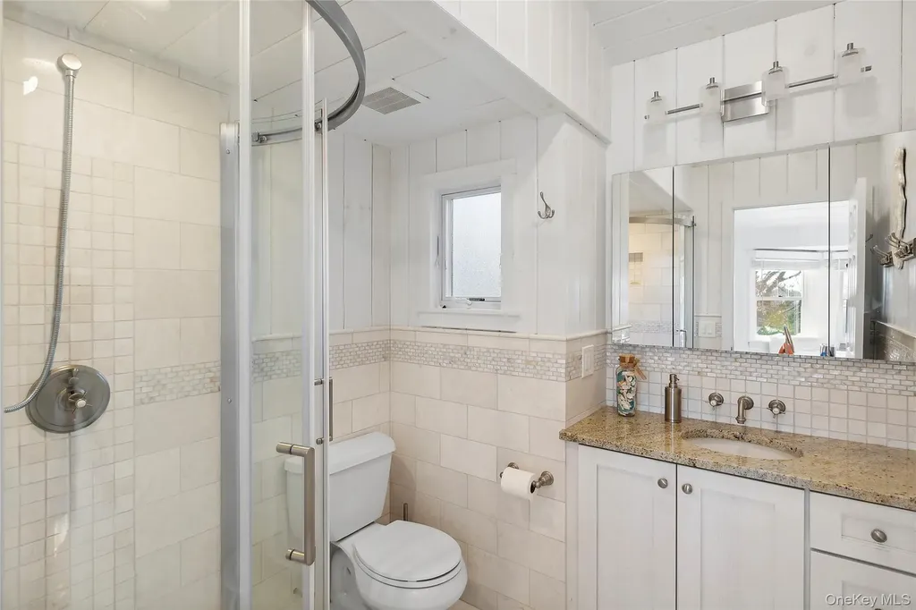 67 North Road Hampton Bays NY 11946