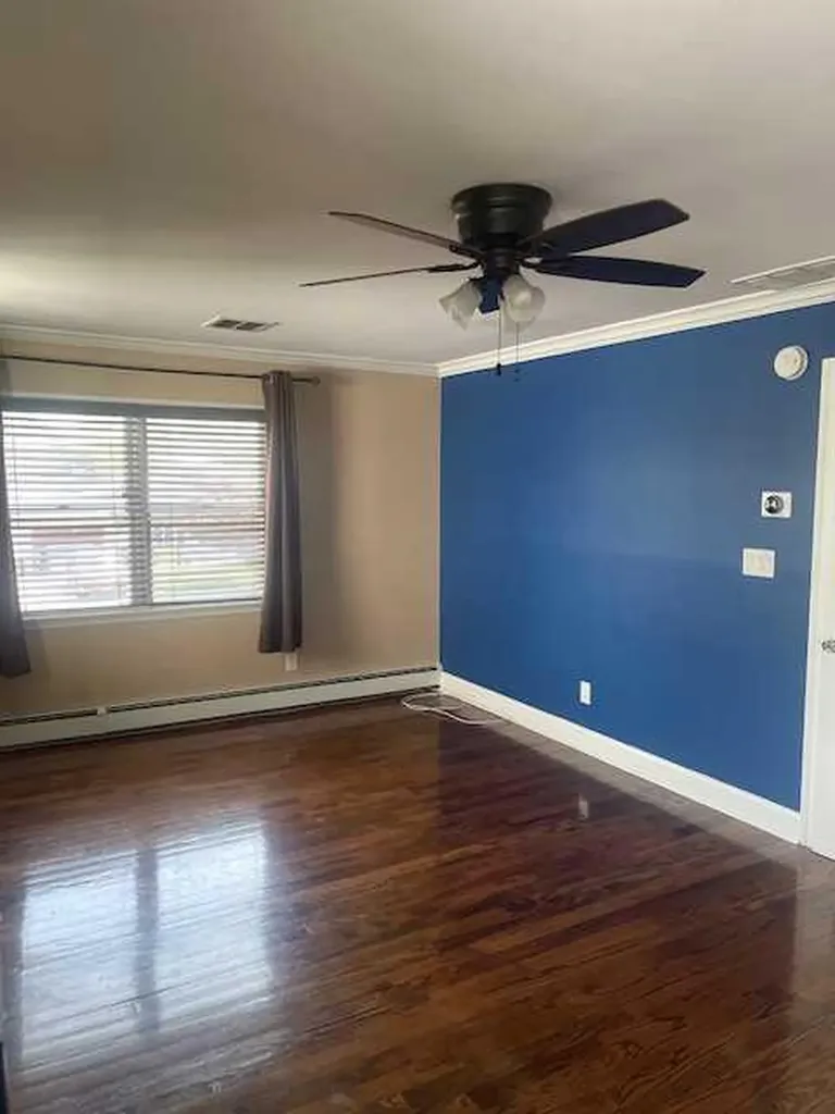 18 Prince Lane Westbury NY 11590