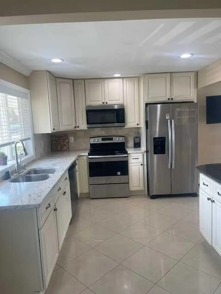 18 Prince Lane Westbury NY 11590