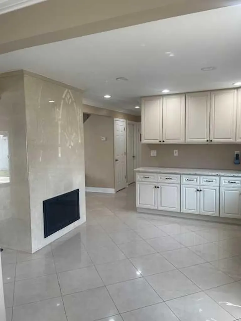 18 Prince Lane Westbury NY 11590