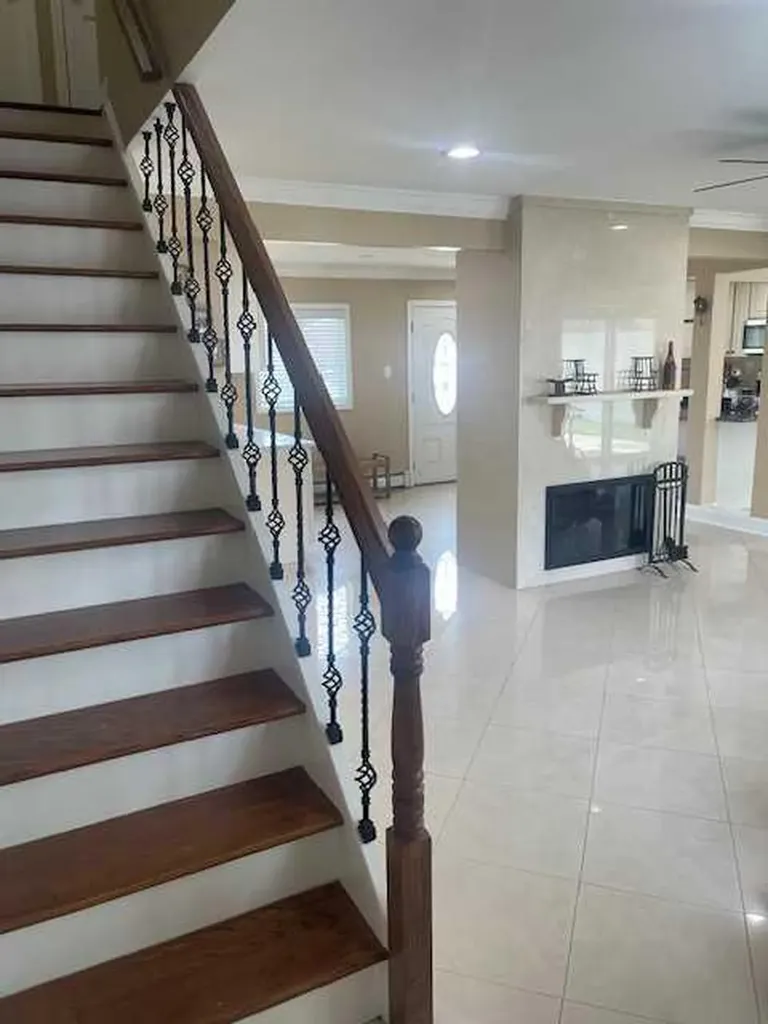 18 Prince Lane Westbury NY 11590