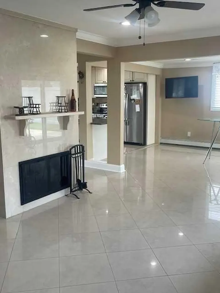 18 Prince Lane Westbury NY 11590