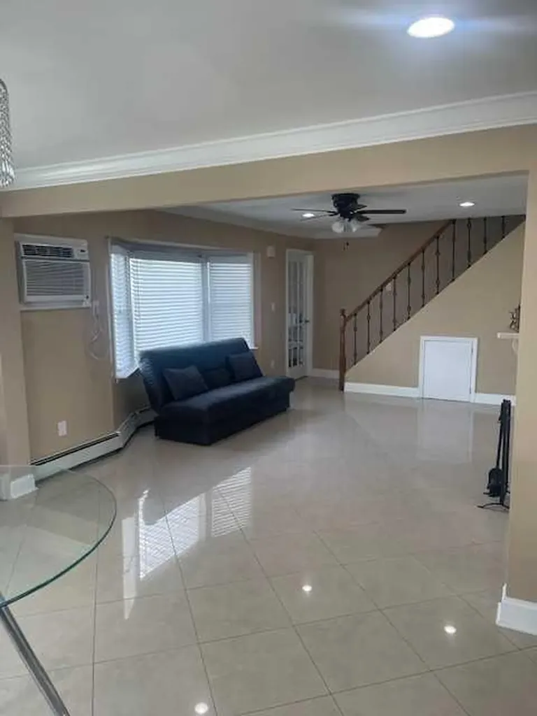 18 Prince Lane Westbury NY 11590