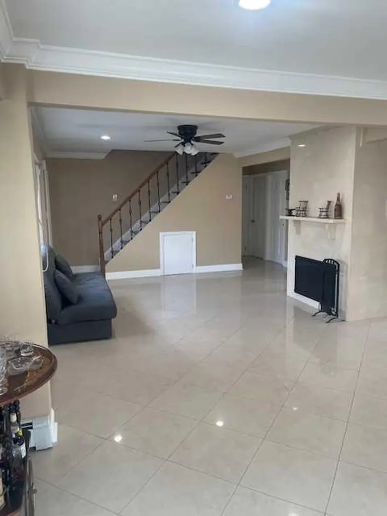 18 Prince Lane Westbury NY 11590