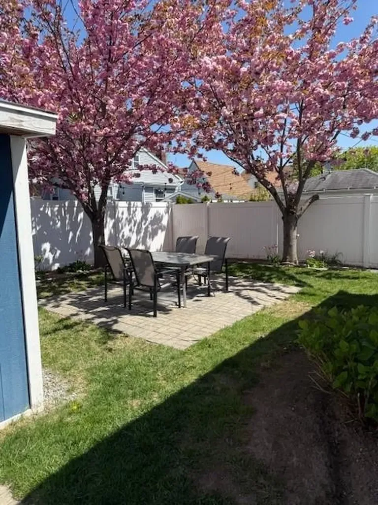 5 Dorothy Court Merrick NY 11566