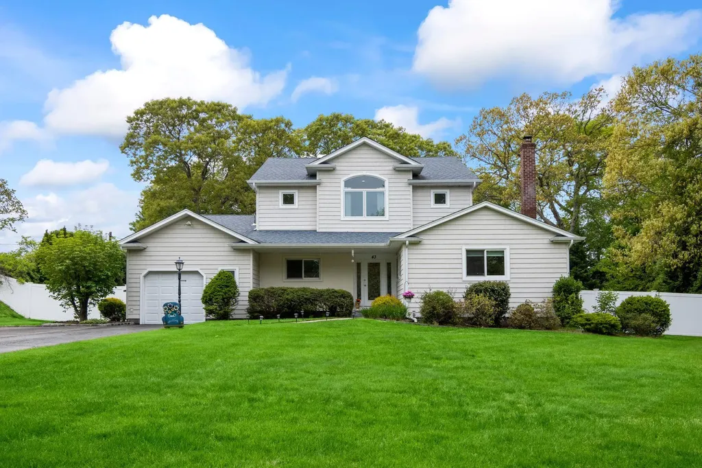 43 Merrivale Drive Smithtown NY 11787