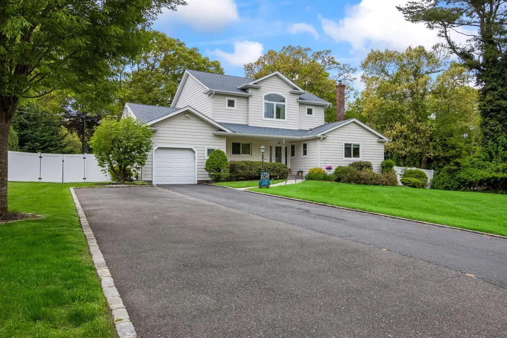 43 Merrivale Drive Smithtown NY 11787