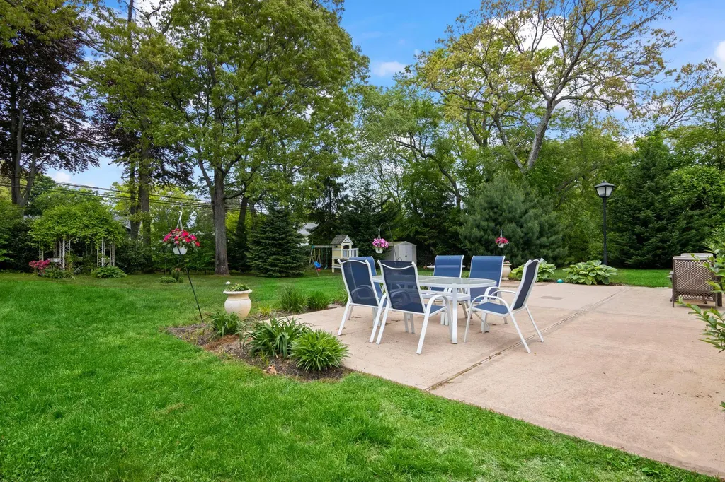 43 Merrivale Drive Smithtown NY 11787