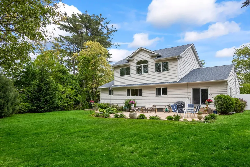 43 Merrivale Drive Smithtown NY 11787