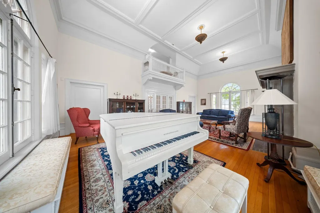 10-08 Shore Road Douglaston NY 11363