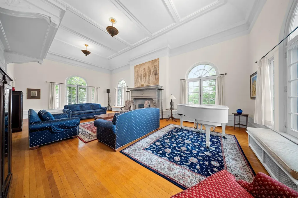 10-08 Shore Road Douglaston NY 11363