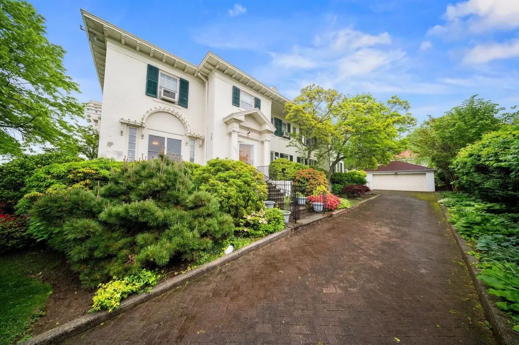 10-08 Shore Road Douglaston NY 11363