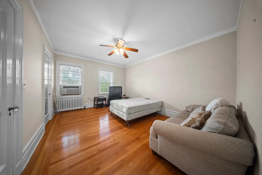 10-08 Shore Road Douglaston NY 11363