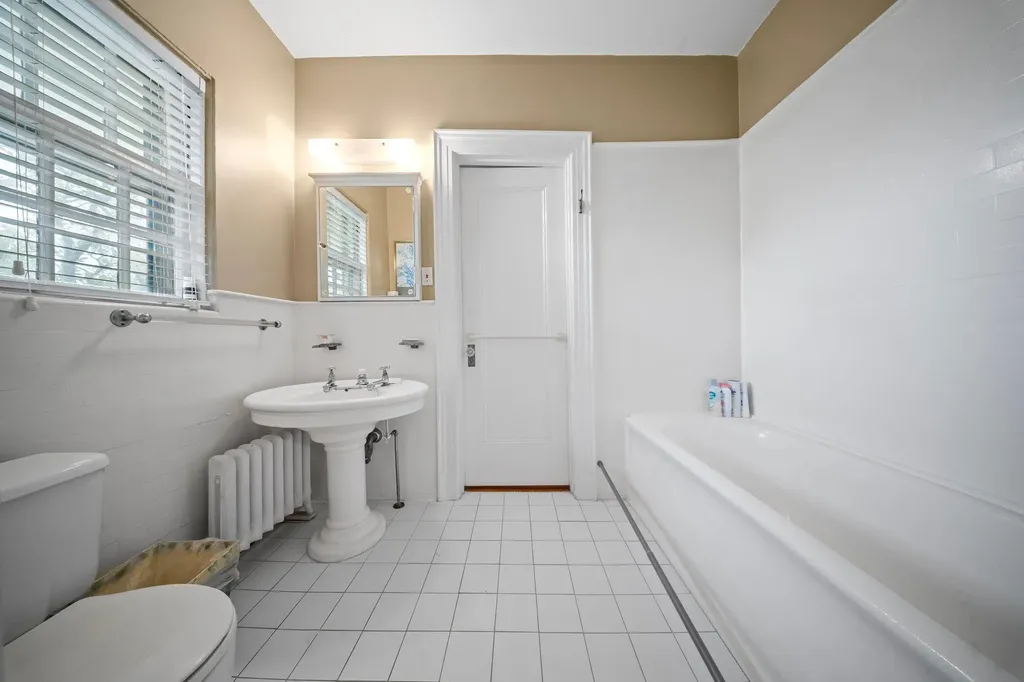 10-08 Shore Road Douglaston NY 11363