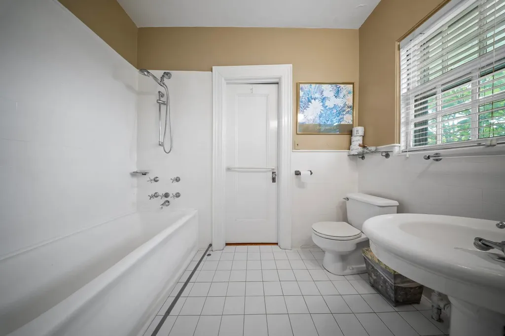 10-08 Shore Road Douglaston NY 11363