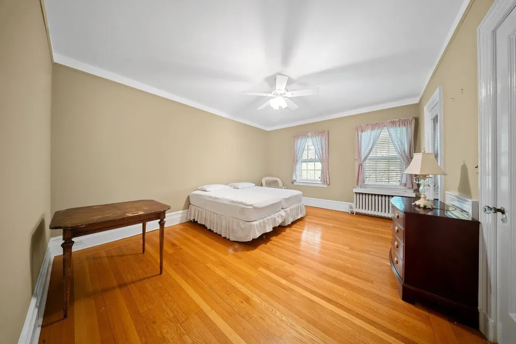 10-08 Shore Road Douglaston NY 11363