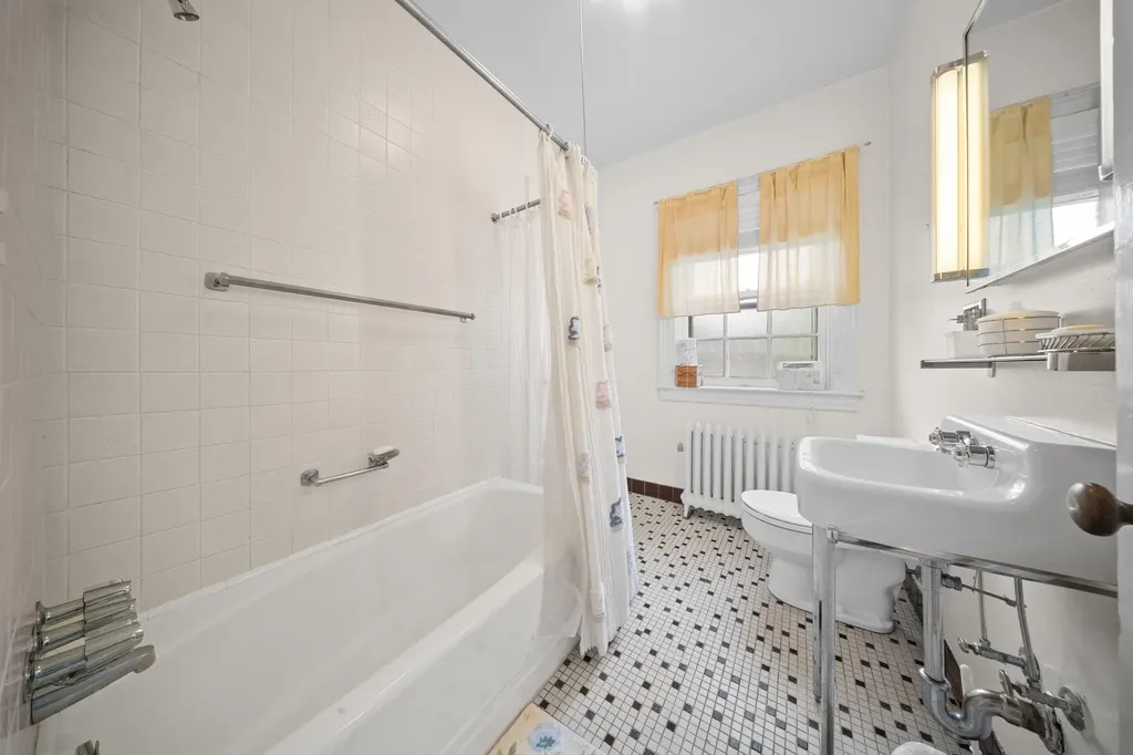10-08 Shore Road Douglaston NY 11363