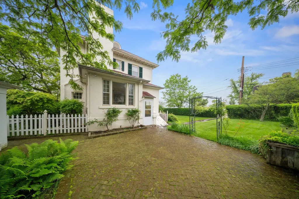 10-08 Shore Road Douglaston NY 11363