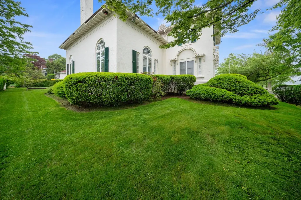 10-08 Shore Road Douglaston NY 11363