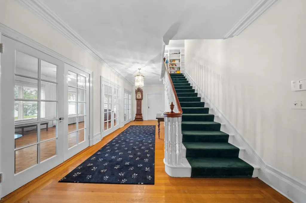 10-08 Shore Road Douglaston NY 11363