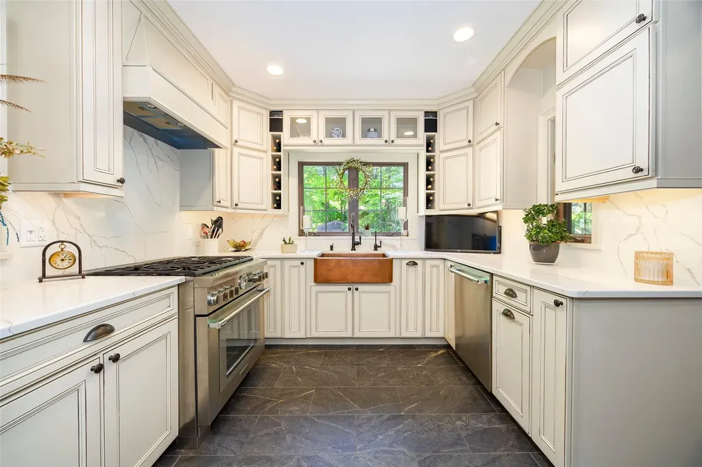38 Loockerman Avenue Poughkeepsie NY 12601