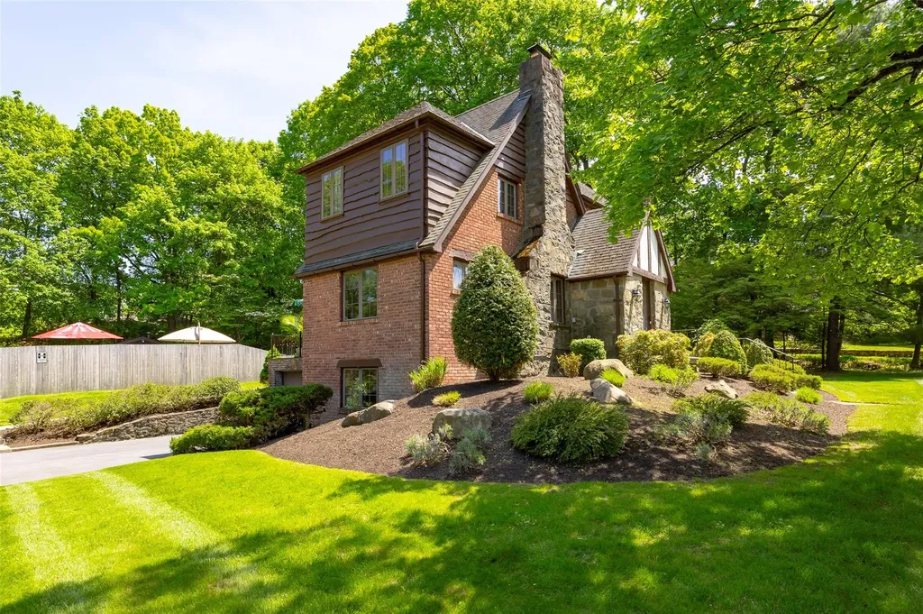 38 Loockerman Avenue Poughkeepsie NY 12601