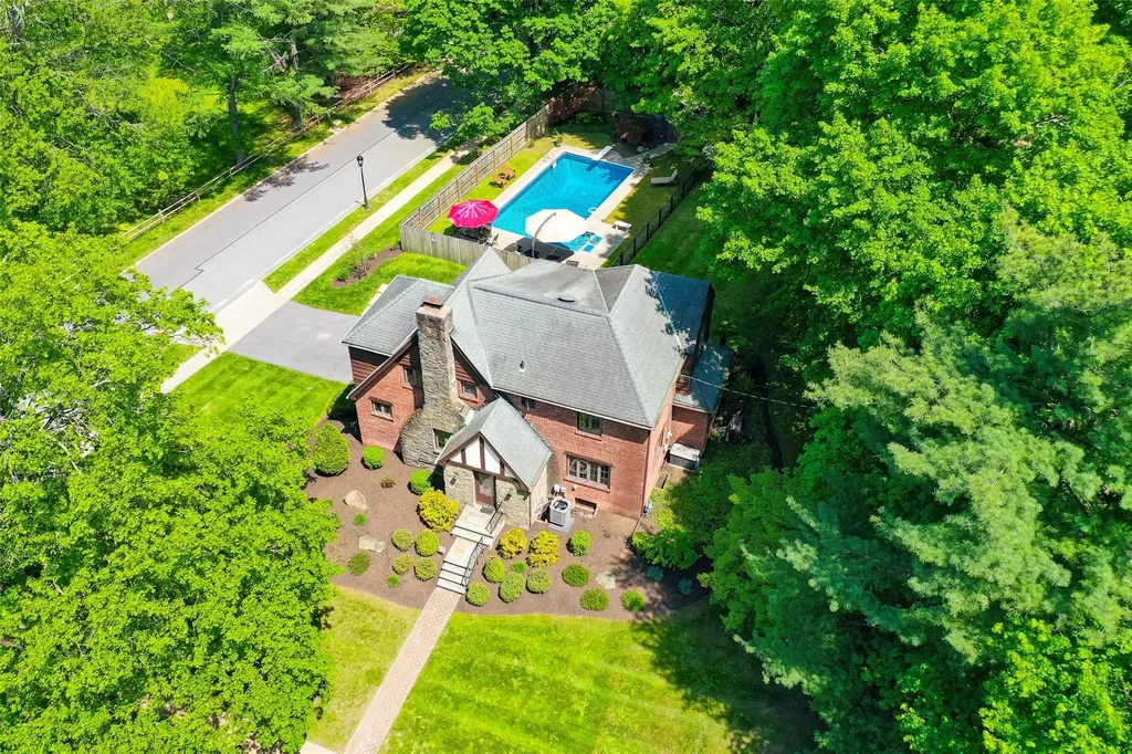 38 Loockerman Avenue Poughkeepsie NY 12601