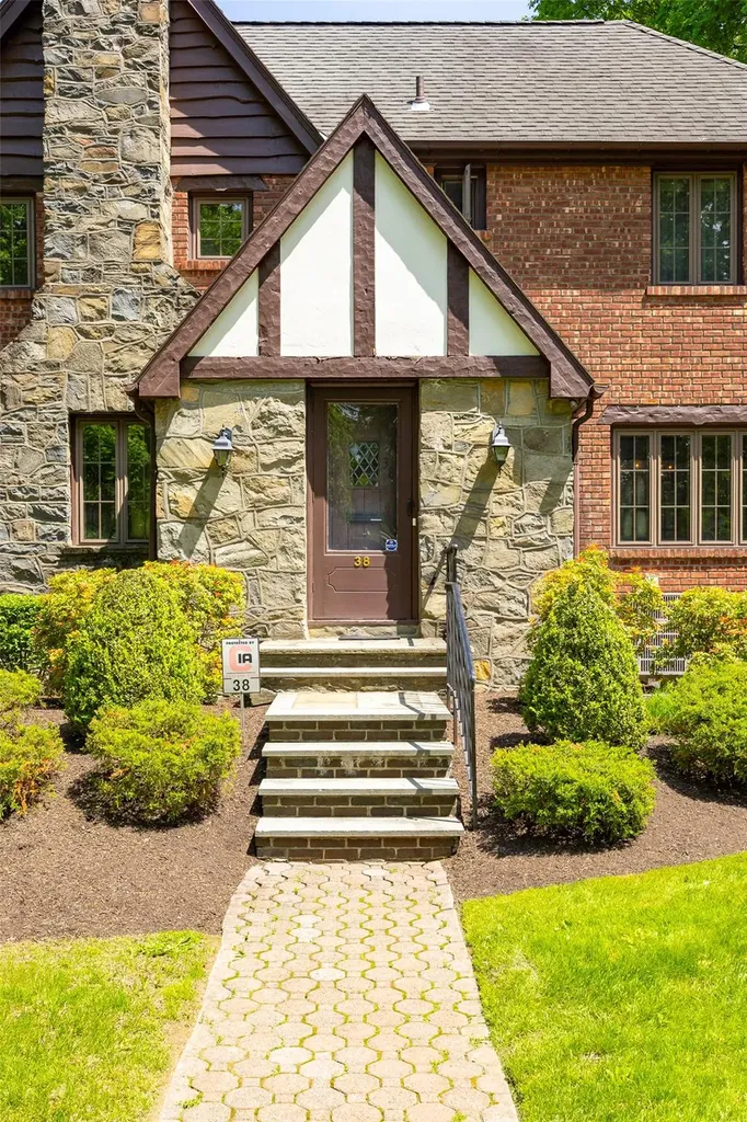 38 Loockerman Avenue Poughkeepsie NY 12601