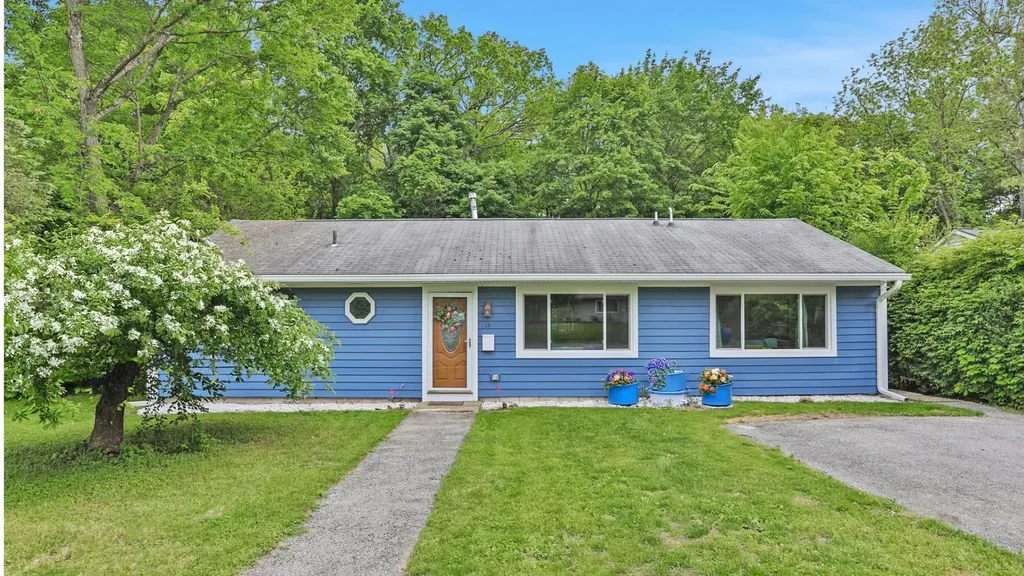 10 Van Wyck Drive Poughkeepsie NY 12601