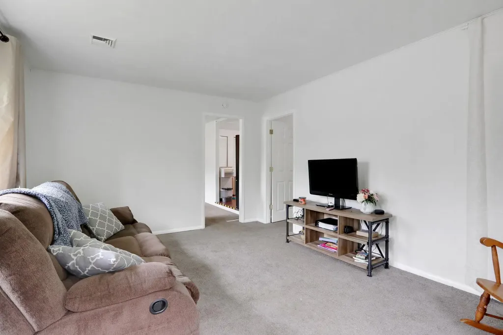 10 Van Wyck Drive Poughkeepsie NY 12601