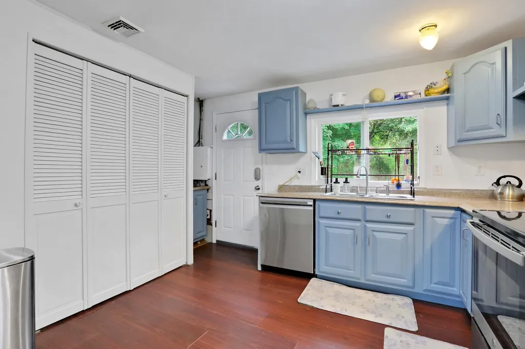 10 Van Wyck Drive Poughkeepsie NY 12601
