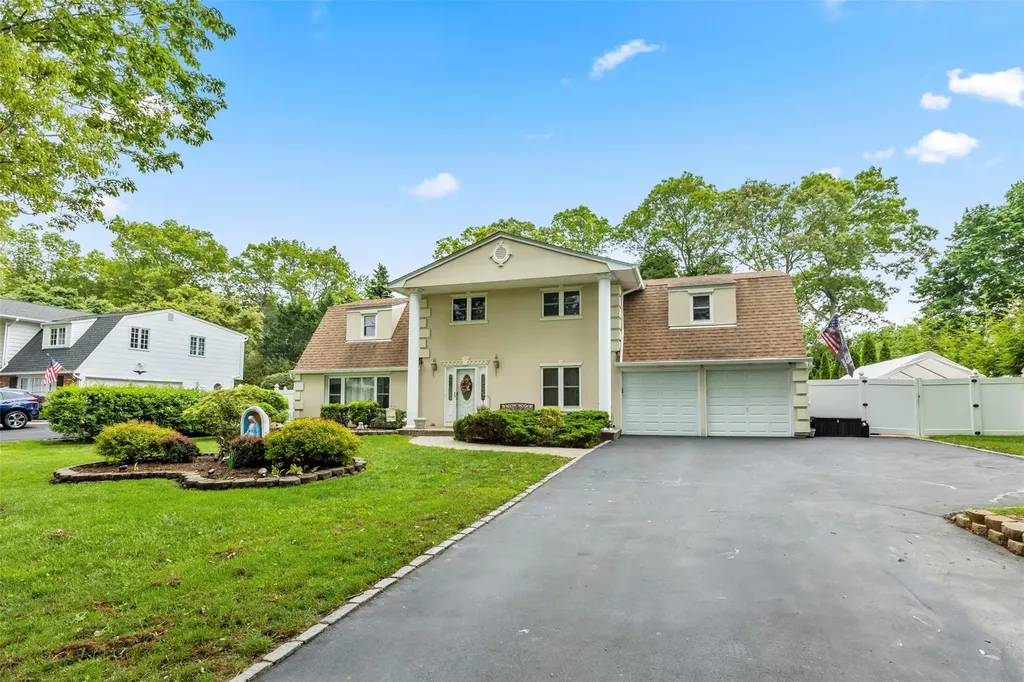 8 Wichard Boulevard Commack NY 11725