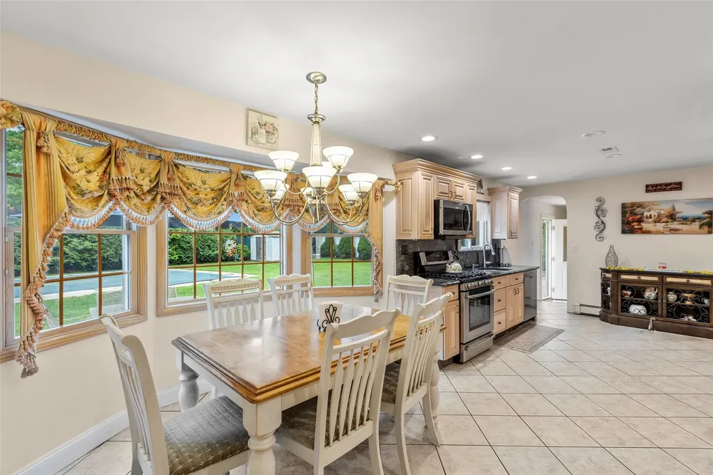 8 Wichard Boulevard Commack NY 11725