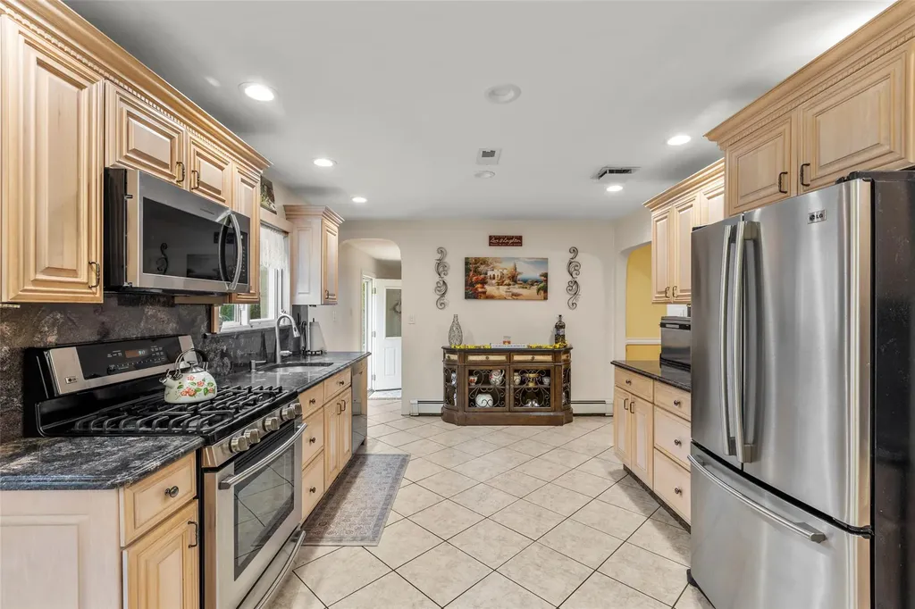 8 Wichard Boulevard Commack NY 11725