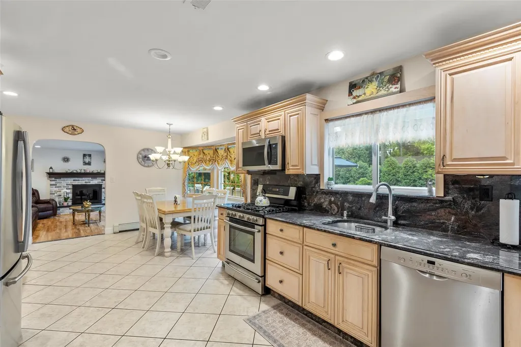 8 Wichard Boulevard Commack NY 11725