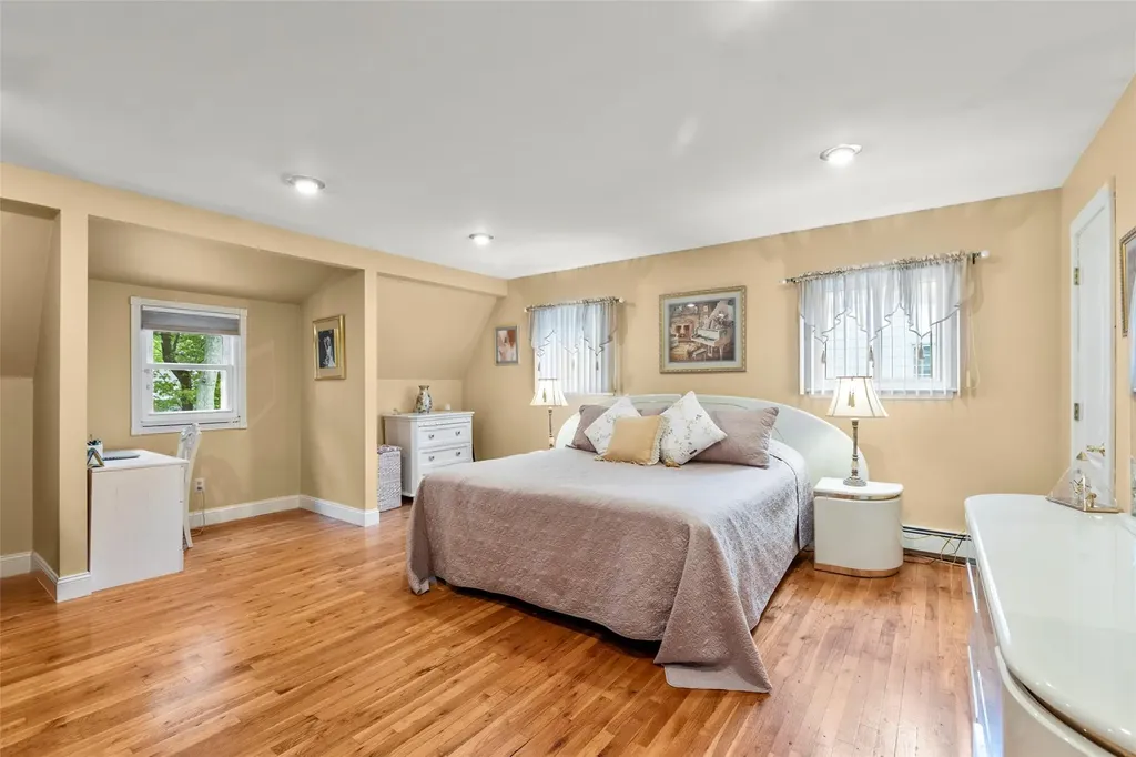 8 Wichard Boulevard Commack NY 11725