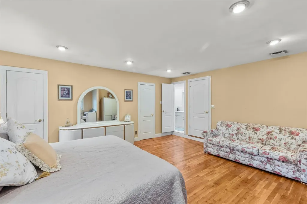 8 Wichard Boulevard Commack NY 11725
