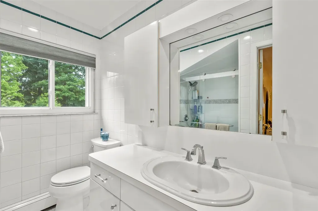 8 Wichard Boulevard Commack NY 11725