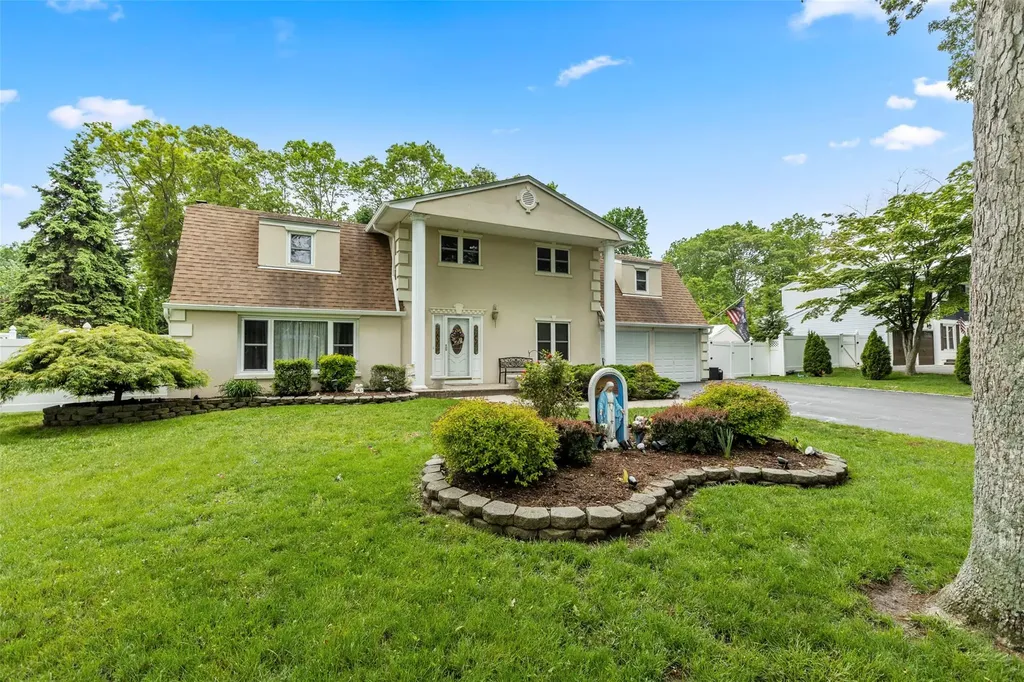 8 Wichard Boulevard Commack NY 11725