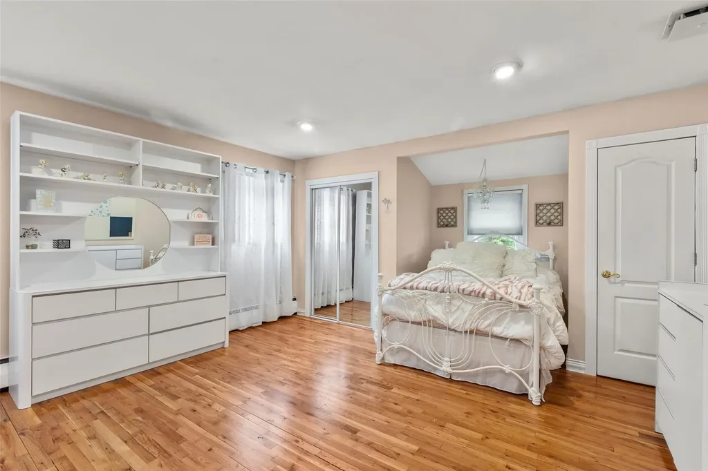 8 Wichard Boulevard Commack NY 11725