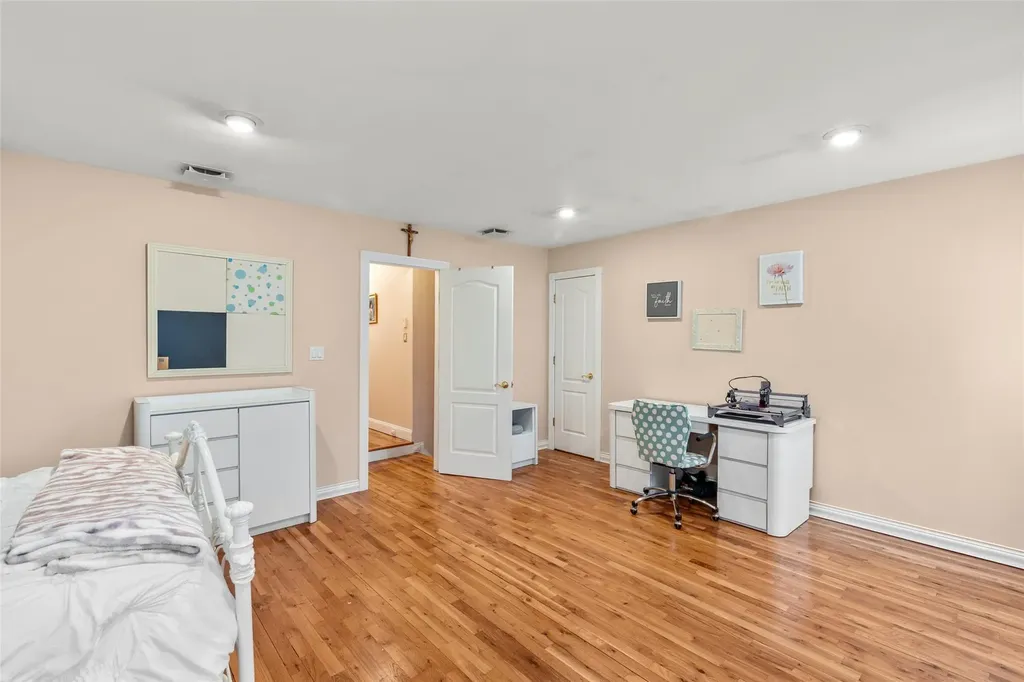 8 Wichard Boulevard Commack NY 11725