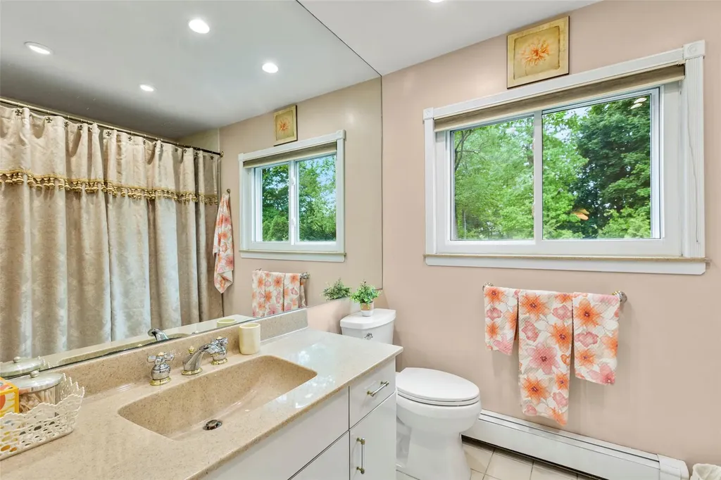 8 Wichard Boulevard Commack NY 11725