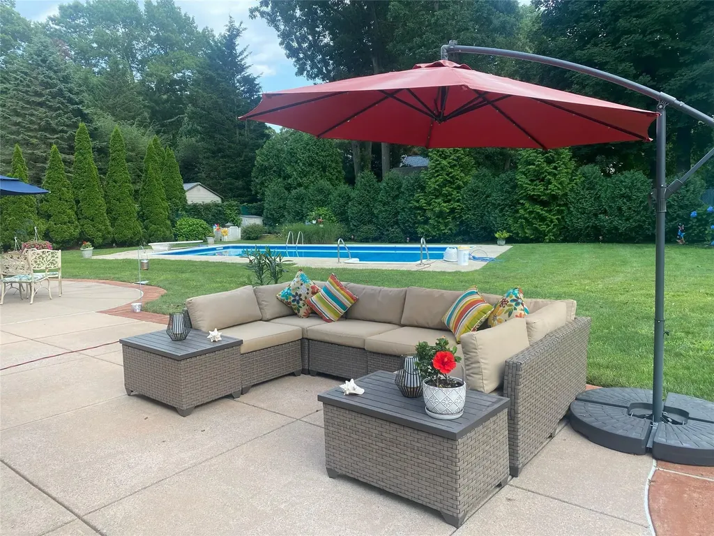 8 Wichard Boulevard Commack NY 11725